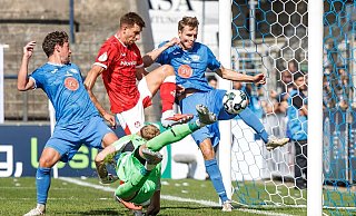 Kaiserslautern hatte beim Oberligisten aus Stahnsdorf leichtes Spiel. - Andreas Gora/dpa Kaiserslautern hatte beim Oberligisten aus Stahnsdorf leichtes Spiel. - Andreas Gora/dpa