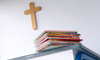 Noch sind sechs von sieben Grundschulen Bekenntnisschulen. Jetzt setzt ein Umdenken bei Leitungen, Verwaltung und auch Kirchen ein. - picture alliance / dpa Noch sind sechs von sieben Grundschulen Bekenntnisschulen. Jetzt setzt ein Umdenken bei Leitungen, Verwaltung und auch Kirchen ein. - picture alliance / dpa