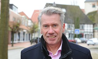 "Ich bin in einem Alter, in dem ich sinnvolle Arbeit leisten kann und auch will", sagt Bert Honsel. Er bewirbt sich um eine dritte Amtszeit als Rahdener Bürgermeister. - Joern Spreen-Ledebur "Ich bin in einem Alter, in dem ich sinnvolle Arbeit leisten kann und auch will", sagt Bert Honsel. Er bewirbt sich um eine dritte Amtszeit als Rahdener Bürgermeister. - Joern Spreen-Ledebur