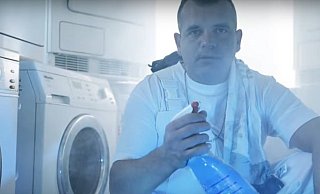 Dennis "Klatsche" Krüger aus Hannover hat den "Miele-Song" aufgenommen. - Screenshot/Youtube Dennis "Klatsche" Krüger aus Hannover hat den "Miele-Song" aufgenommen. - Screenshot/Youtube