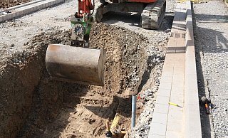 Am Ossensteg in Altenbeken ist am Dienstagmorgen bei Bauarbeiten eine Gasleitung beschädigt worden. - Uwe Müller Am Ossensteg in Altenbeken ist am Dienstagmorgen bei Bauarbeiten eine Gasleitung beschädigt worden. - Uwe Müller