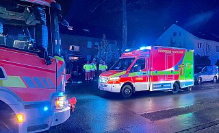 Der Rettungsdienst sichtet insgesamt elf Betroffene wegen möglicher Rauchgasvergiftung. - Ralph Meyer Der Rettungsdienst sichtet insgesamt elf Betroffene wegen möglicher Rauchgasvergiftung. - Ralph Meyer