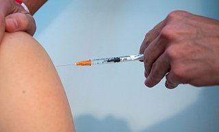 Impfung gegen das Coronavirus: Zwei, drei oder werden es am Ende sogar noch mehr?. - Foto: Sven Hoppe/dpa Impfung gegen das Coronavirus: Zwei, drei oder werden es am Ende sogar noch mehr?. - Foto: Sven Hoppe/dpa