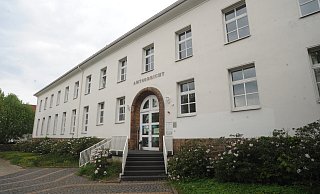 Vor dem Lübbecker Amtsgericht musste sich jetzt ein junger Lübbecker verantworten, dem die Staatsanwaltschaft ein verbotenes Kraftfahrzeugrennen vorwarf. - Joern Spreen-Ledebur Vor dem Lübbecker Amtsgericht musste sich jetzt ein junger Lübbecker verantworten, dem die Staatsanwaltschaft ein verbotenes Kraftfahrzeugrennen vorwarf. - Joern Spreen-Ledebur