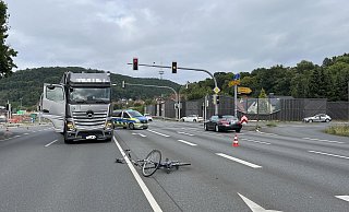 Der zunächst schwerverletzte Radfahrer wurde ins Johannes-Wesling-Klinikum gebracht. Dort starb er kurz nach dem Unfall. MT-Foto: - Janine Bexte Der zunächst schwerverletzte Radfahrer wurde ins Johannes-Wesling-Klinikum gebracht. Dort starb er kurz nach dem Unfall. MT-Foto: - Janine Bexte