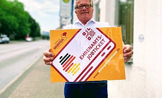 Franz Schaible von der Stiftung Solidarität wirbt für das neue "Ehrenamts-Jobticket" - Eike J. Horstmann Franz Schaible von der Stiftung Solidarität wirbt für das neue "Ehrenamts-Jobticket" - Eike J. Horstmann