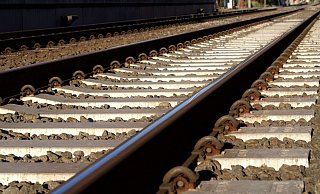 Kinder am Bahngleis sorgten am Samstagabend für Störungen im Bahnverkehr. - Symbolfoto: Pexels Kinder am Bahngleis sorgten am Samstagabend für Störungen im Bahnverkehr. - Symbolfoto: Pexels