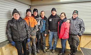 Freuen sich auf die 13. Auflage von Ein Weihnachtsbaum für Bünde: Andreas Köhne (v. l.), Niklas Bulthaup, Michael Hellmann, Hansi Böhm, Lars Landwehr, Tanja Menzel und Jürgen Höffner. - Alexandra Stratmeier Freuen sich auf die 13. Auflage von Ein Weihnachtsbaum für Bünde: Andreas Köhne (v. l.), Niklas Bulthaup, Michael Hellmann, Hansi Böhm, Lars Landwehr, Tanja Menzel und Jürgen Höffner. - Alexandra Stratmeier