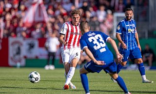 Lotte verteidigte gegen den Bundesligisten eng und kompakt. - David Inderlied/dpa Lotte verteidigte gegen den Bundesligisten eng und kompakt. - David Inderlied/dpa
