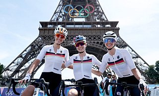 Erst bei Olympia, bald bei der WM im Einsatz: Das Trio Franziska Koch, Antonia Niedermaier und Liane Lippert (v.l.). - Jan Woitas/dpa Erst bei Olympia, bald bei der WM im Einsatz: Das Trio Franziska Koch, Antonia Niedermaier und Liane Lippert (v.l.). - Jan Woitas/dpa