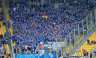 Die Hände zum Himmel: Jubeln wollen die Fans auch aus dem Kreis Höxter in der nun startenden Bundesligasaison mit dem SC Paderborn. - Andreas Zobe Die Hände zum Himmel: Jubeln wollen die Fans auch aus dem Kreis Höxter in der nun startenden Bundesligasaison mit dem SC Paderborn. - Andreas Zobe