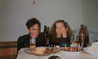 Gideon A., Teil der Bielefelder "Golf Bande", und seine Ehefrau Dana am Tag ihrer Hochzeit in Bosnien. - Privat Gideon A., Teil der Bielefelder "Golf Bande", und seine Ehefrau Dana am Tag ihrer Hochzeit in Bosnien. - Privat