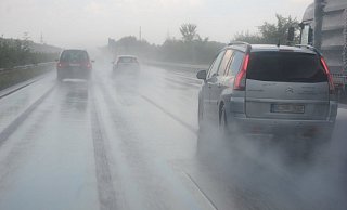 Auf der A33 kam es am Freitag zu drei teils schweren Verkehrsunfällen. - Symbolfoto/Pixabay Auf der A33 kam es am Freitag zu drei teils schweren Verkehrsunfällen. - Symbolfoto/Pixabay