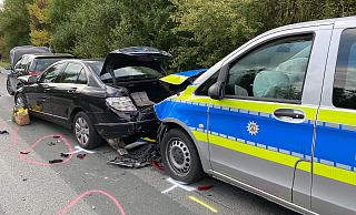 Auch ein Polizeiwagen war an dem Auffahrunfall beteiligt. - Niklas Tüns Auch ein Polizeiwagen war an dem Auffahrunfall beteiligt. - Niklas Tüns