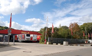 Die Jahnstraße trennt das Wohn- vom Gewerbegebiet mit der dort ansässigen Spedition. - Sandra Spieker Die Jahnstraße trennt das Wohn- vom Gewerbegebiet mit der dort ansässigen Spedition. - Sandra Spieker