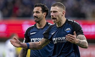 SCP-Stürmer Felix Platte (vorne) zeigte bei seinem Startelf-Saisondebüt eine gute Leistung, hatte aber unter anderem Pech bei einem Abseitstor. - picture alliance/dpa SCP-Stürmer Felix Platte (vorne) zeigte bei seinem Startelf-Saisondebüt eine gute Leistung, hatte aber unter anderem Pech bei einem Abseitstor. - picture alliance/dpa
