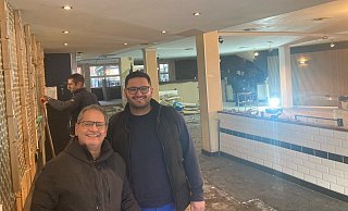 Vater und Sohn: Tamim und Behsad Rahim in den Räumen am Alten Markt. Bis zum 20. Januar, so die Planungen, soll der Umbau des Piccoli abgeschlossen sein. - Jobst Lüdeking Vater und Sohn: Tamim und Behsad Rahim in den Räumen am Alten Markt. Bis zum 20. Januar, so die Planungen, soll der Umbau des Piccoli abgeschlossen sein. - Jobst Lüdeking