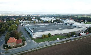 Gewerbeimmobilien werden knapp. Unser Luftbild zeigt das ehemalige Famila-Gebäude. Es wird bald abgerissen. Dort entsteht ein Globus-Baumarkt. - Wolfhard Jording Gewerbeimmobilien werden knapp. Unser Luftbild zeigt das ehemalige Famila-Gebäude. Es wird bald abgerissen. Dort entsteht ein Globus-Baumarkt. - Wolfhard Jording