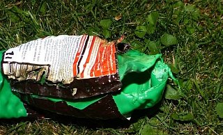 Die Spiritusflasche explodierte. Ein Teil der brennenden Substanz traf die Mindenerin am Oberkörper. - Polizei Minden-Lübbecke Die Spiritusflasche explodierte. Ein Teil der brennenden Substanz traf die Mindenerin am Oberkörper. - Polizei Minden-Lübbecke