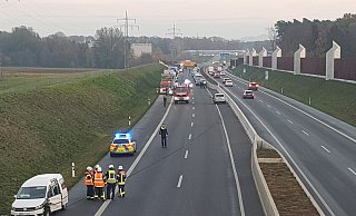 Verkehrsbehinderungen wegen eines Unfalls auf der A33. - Uwe Pollmeier (HK) Verkehrsbehinderungen wegen eines Unfalls auf der A33. - Uwe Pollmeier (HK)