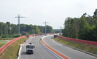 Der Autobahn fehlt nur noch ein wenig Farbe. - Andreas Großpietsch Der Autobahn fehlt nur noch ein wenig Farbe. - Andreas Großpietsch