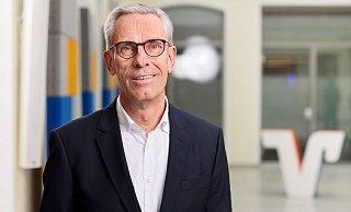 Andreas Kämmerling, Vorstandssprecher der Volksbank in Ostwestfalen, geht zum 1. Juli in den Ruhestand. - Dennis Will Andreas Kämmerling, Vorstandssprecher der Volksbank in Ostwestfalen, geht zum 1. Juli in den Ruhestand. - Dennis Will