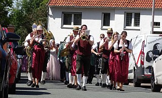 Viele Majestäten und doppelt so viel Spaß: Altenbergen feiert Stadt-Schützenfest. - Moritz Räker Viele Majestäten und doppelt so viel Spaß: Altenbergen feiert Stadt-Schützenfest. - Moritz Räker