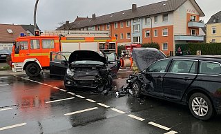 Beim Abbiegen des Ford kam es zur Kollision auf der Elsener Straße. - Ralph Meyer Beim Abbiegen des Ford kam es zur Kollision auf der Elsener Straße. - Ralph Meyer