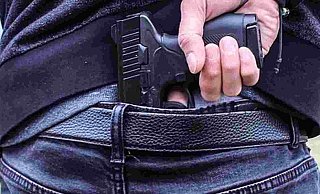 Ein 41-Jähriger fuchtelte in seiner Wohnung vor Gästen mit einer Schreckschusspistole rum. - (Symbolbild): Pixabay Ein 41-Jähriger fuchtelte in seiner Wohnung vor Gästen mit einer Schreckschusspistole rum. - (Symbolbild): Pixabay