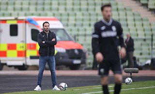 Für Trainer Rino Capretti bringt es nichts, sich zu viel mit der Tabellensituation zu beschäftigen. „Besser, wir konzentrieren uns auf das Spiel." - picture alliance / Wagner Für Trainer Rino Capretti bringt es nichts, sich zu viel mit der Tabellensituation zu beschäftigen. „Besser, wir konzentrieren uns auf das Spiel." - picture alliance / Wagner