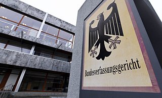 Das Bundesverfassungsgericht in Karlsruhe. Die Opposition will die Wahlrechtsreform vom höchsten deutschen Gericht kippen lassen. - Foto: Uli Deck/dpa Das Bundesverfassungsgericht in Karlsruhe. Die Opposition will die Wahlrechtsreform vom höchsten deutschen Gericht kippen lassen. - Foto: Uli Deck/dpa