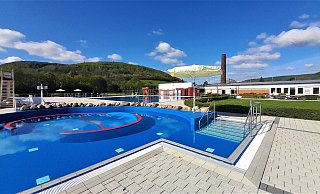 Es ist eingelassen: Das Wasser in der Batze in Beverungen ist drin und wird aufgeheizt, denn schon in wenigen Tagen öffnet das Freibad. - Simone Flörke Es ist eingelassen: Das Wasser in der Batze in Beverungen ist drin und wird aufgeheizt, denn schon in wenigen Tagen öffnet das Freibad. - Simone Flörke