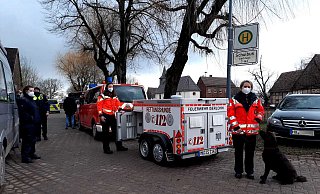 Neben umfangreichen Polizeikräften, Hubschrauberunterstützung und Freiwilligen ist auch eine Hundestaffel an der Suche beteiligt. - Madita Schellenberg Neben umfangreichen Polizeikräften, Hubschrauberunterstützung und Freiwilligen ist auch eine Hundestaffel an der Suche beteiligt. - Madita Schellenberg
