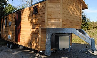 Das Tiny House mitsamt Wohnauflieger ist für einen Bruchteil des Schätzpreises versteigert worden. - privat Das Tiny House mitsamt Wohnauflieger ist für einen Bruchteil des Schätzpreises versteigert worden. - privat