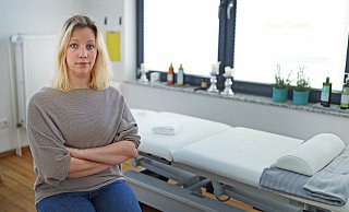 Judith Knemeyer-Richter in ihrer Physiotherapie-Praxis. - Sarah Jonek Judith Knemeyer-Richter in ihrer Physiotherapie-Praxis. - Sarah Jonek