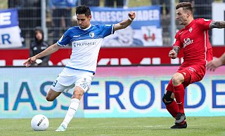 Raphael Obermair, der hier für Magdeburg im Landespokalfinale am Ball ist, dürfte es am Samstag auch wieder mit Wernigerodes Steven Rentz (r.) zu tun bekommen. - Imago Images Raphael Obermair, der hier für Magdeburg im Landespokalfinale am Ball ist, dürfte es am Samstag auch wieder mit Wernigerodes Steven Rentz (r.) zu tun bekommen. - Imago Images