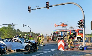 Bei einem Verkehrsunfall auf der Kreuzung George-Marshall-Ring/Benhauser Straße sind am Montagabend insgesamt drei Menschen schwer verletzt worden. - Ralph Meyer Bei einem Verkehrsunfall auf der Kreuzung George-Marshall-Ring/Benhauser Straße sind am Montagabend insgesamt drei Menschen schwer verletzt worden. - Ralph Meyer