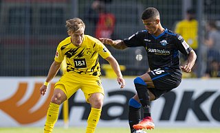 SCP-Neuzugang Chima Okoroji (r.), hier gegen BVB-Akteur Felix Passlack, überzeugte nicht nur im Test gegen Dortmund. - picture alliance SCP-Neuzugang Chima Okoroji (r.), hier gegen BVB-Akteur Felix Passlack, überzeugte nicht nur im Test gegen Dortmund. - picture alliance