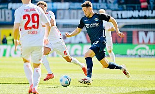 SCP-Verteidiger Marcel Hoffmeier (r.) zählte auch im Heimspiel gegen den 1. FC Köln zu den besten Paderbornern. - BESIM MAZHIQI SCP-Verteidiger Marcel Hoffmeier (r.) zählte auch im Heimspiel gegen den 1. FC Köln zu den besten Paderbornern. - BESIM MAZHIQI