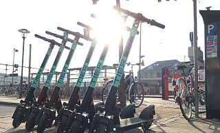 In Bielefeld sind E-Scooter schon verbreitet. In Bünde sind die Tretroller noch rar. - Stefan Becker In Bielefeld sind E-Scooter schon verbreitet. In Bünde sind die Tretroller noch rar. - Stefan Becker