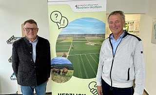 Stefan Berens, Geschäftsführer der Landwirtschaftskammer in Brakel (l.) und Kreislandwirt Heinrich Gabriel betonen, dass sie gern bereits sind, mit der TH OWL zusammenzuarbeiten. Sie glauben an die Zukunft des Studiengangs Precision Farming. - Ralf T. Mischer Stefan Berens, Geschäftsführer der Landwirtschaftskammer in Brakel (l.) und Kreislandwirt Heinrich Gabriel betonen, dass sie gern bereits sind, mit der TH OWL zusammenzuarbeiten. Sie glauben an die Zukunft des Studiengangs Precision Farming. - Ralf T. Mischer
