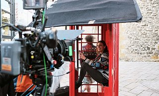 Die Erstaufführung des Kurzfilms „Bühnentaucher" gehört zu den Saisonhöhepunkten der Open-Air-Spielzeit im Lunakino. Eintritt frei – Anmeldung über mail@filmhaus-bielefeld.de - Krishan Rudolph Die Erstaufführung des Kurzfilms „Bühnentaucher" gehört zu den Saisonhöhepunkten der Open-Air-Spielzeit im Lunakino. Eintritt frei – Anmeldung über mail@filmhaus-bielefeld.de - Krishan Rudolph