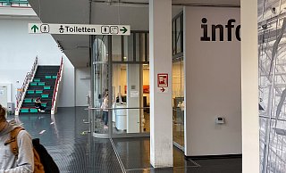 Auf zwei Toiletten in der Uni-Halle sollen gleich zweimal Türspione entdeckt worden sein. - © Andreas Zobe Auf zwei Toiletten in der Uni-Halle sollen gleich zweimal Türspione entdeckt worden sein. - © Andreas Zobe