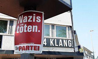 Die Plakate der "Partei" sorgten in Paderborn wegen dieses Spruchs schnell für Aufregung. - Lena Henning Die Plakate der "Partei" sorgten in Paderborn wegen dieses Spruchs schnell für Aufregung. - Lena Henning