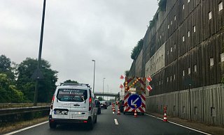Arbeiten an den Stützwänden des Ostwestfalendamms sorgen für Stau in Richtung Brackwede. - Jens Reichenbach Arbeiten an den Stützwänden des Ostwestfalendamms sorgen für Stau in Richtung Brackwede. - Jens Reichenbach