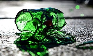 Der Täter schlug am Ende in der Bielefelder Innenstadt mit einer zerbrochenen Glasflasche zu. - Symbolfoto: pixabay / Creative Commons Der Täter schlug am Ende in der Bielefelder Innenstadt mit einer zerbrochenen Glasflasche zu. - Symbolfoto: pixabay / Creative Commons