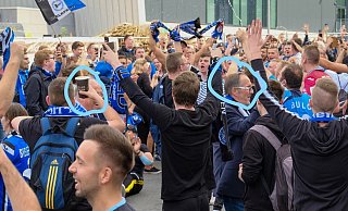 Ohne Mundschutz im Stadion. - Andreas Zobe Ohne Mundschutz im Stadion. - Andreas Zobe