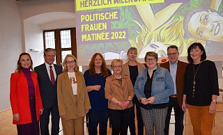 Das Podium besetzen (v. l.) Moderatorin Julia Ures, Bürgermeister Michael Dreier, Gleichstellungsbeauftragte Dagmar Dürkes, Sonja Wolf, Ursula Berkemeier, Walburga Erichsmeier, Britta Oellers, Josef Düllings und Brigitte von Germeten-Ortmann. - Anja Ebner Das Podium besetzen (v. l.) Moderatorin Julia Ures, Bürgermeister Michael Dreier, Gleichstellungsbeauftragte Dagmar Dürkes, Sonja Wolf, Ursula Berkemeier, Walburga Erichsmeier, Britta Oellers, Josef Düllings und Brigitte von Germeten-Ortmann. - Anja Ebner