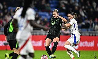 Alexandra Popp verliert mit Wolfsburg unglücklich in Lyon. - Jeff Pachoud/AFP/dpa Alexandra Popp verliert mit Wolfsburg unglücklich in Lyon. - Jeff Pachoud/AFP/dpa