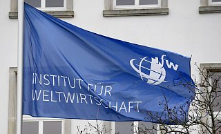 Das Institut für Weltwirtschaft fordert höhere Verteidigungsausgaben. (Archivbild) - Carsten Rehder/dpa Das Institut für Weltwirtschaft fordert höhere Verteidigungsausgaben. (Archivbild) - Carsten Rehder/dpa